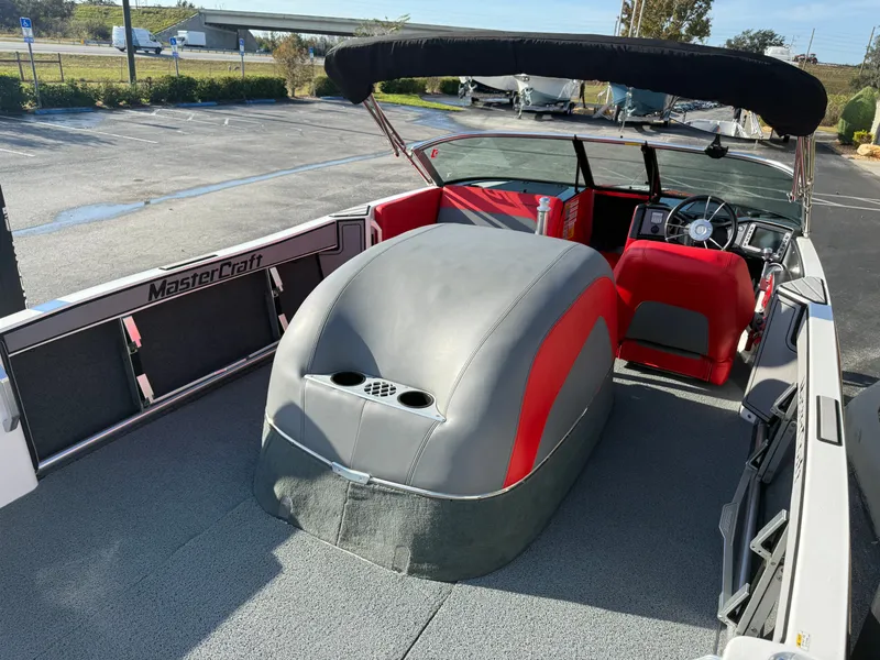Slide: The Image of MasterCraft ProStar 2020 - 10