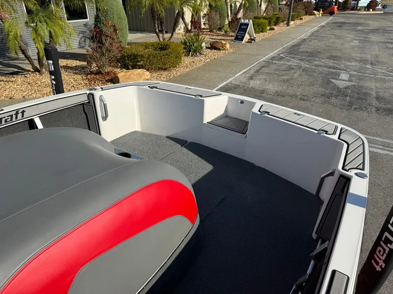 Slide: The Image of MasterCraft ProStar 2020 - 12
