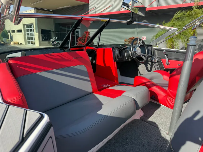 Slide: The Image of MasterCraft ProStar 2020 - 13