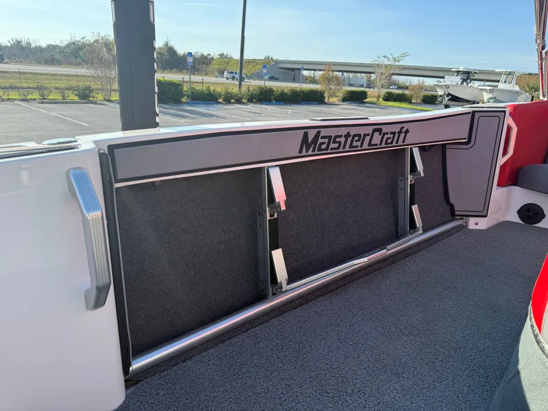 Slide: The Image of MasterCraft ProStar 2020 - 15