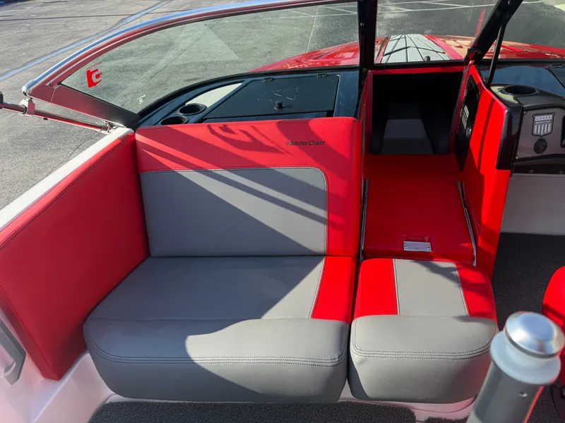 Slide: The Image of MasterCraft ProStar 2020 - 17