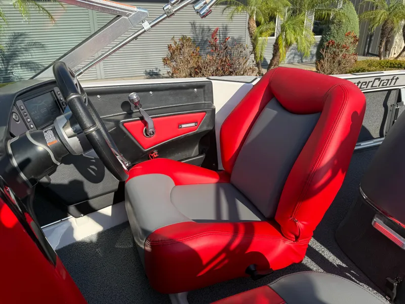 Slide: The Image of MasterCraft ProStar 2020 - 19