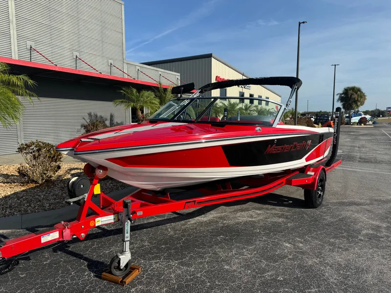 Slide: The Image of MasterCraft ProStar 2020 - 3