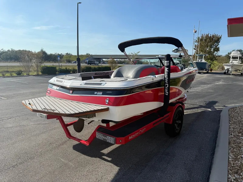 Slide: The Image of MasterCraft ProStar 2020 - 6