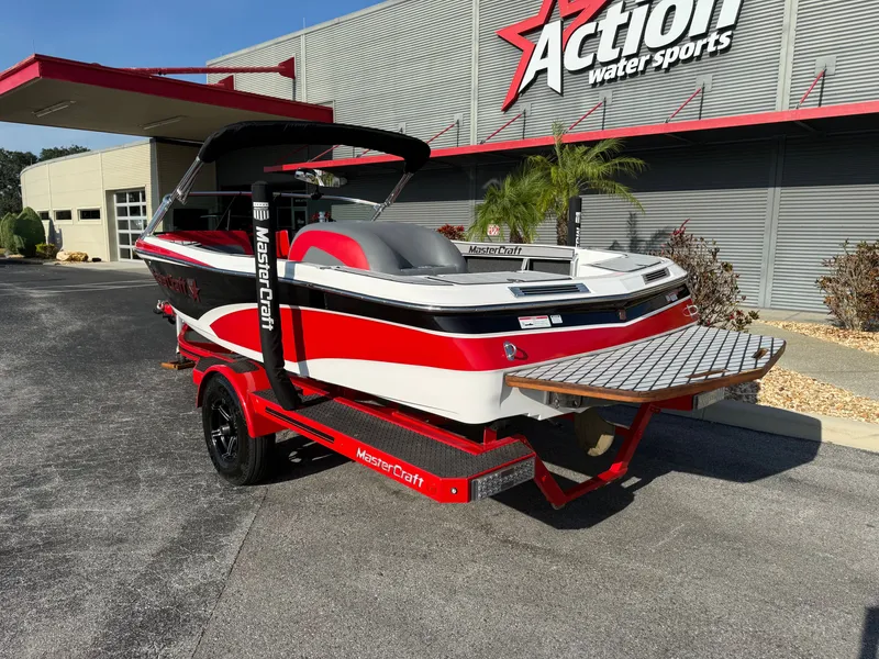 Slide: The Image of MasterCraft ProStar 2020 - 8
