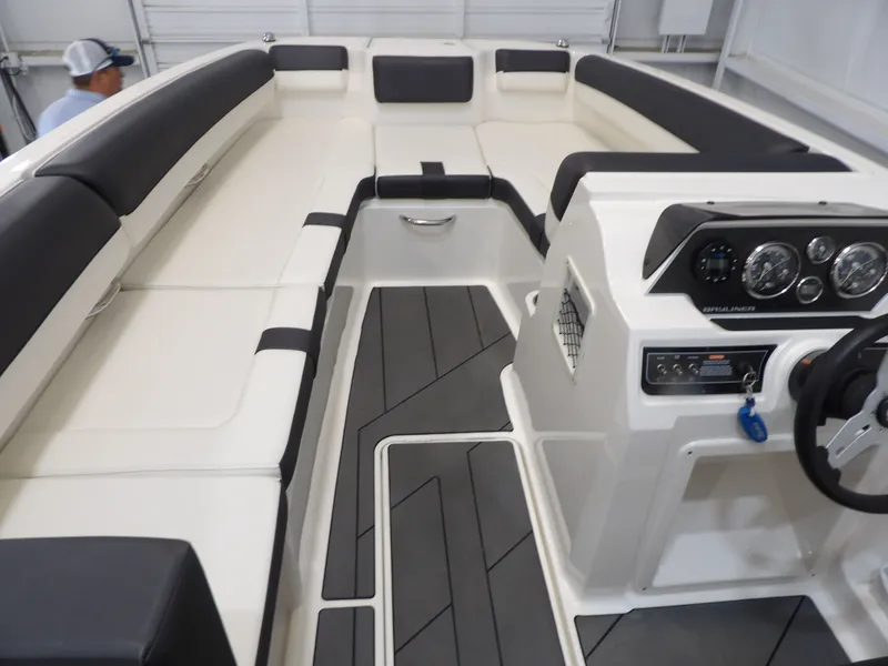 Slide: The Image of Bayliner DX 2050 2020 - 15