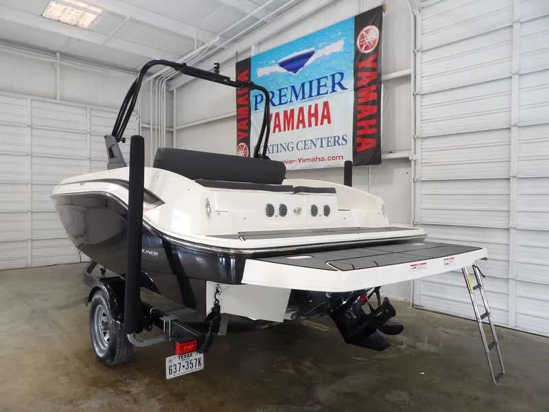 Slide: The Image of Bayliner DX 2050 2020 - 8