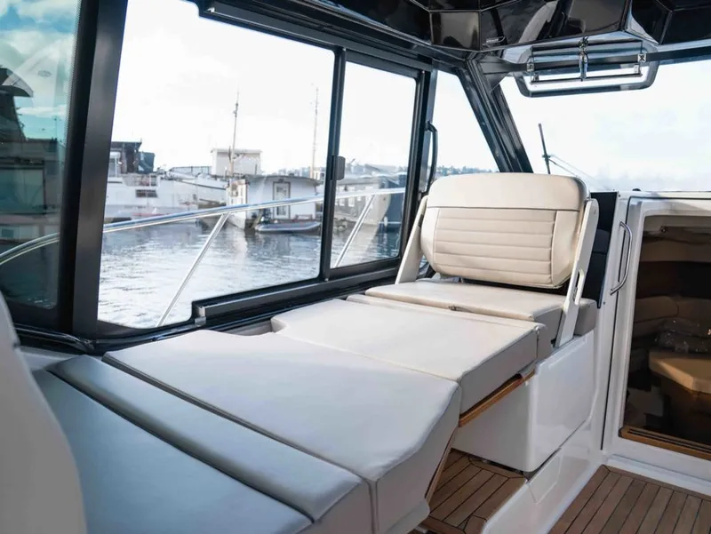 Slide: The Image of Boston Whaler 365 Conquest 2026 - 15