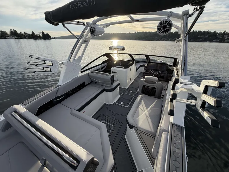 Slide: The Image of Cobalt R6 Surf 2026 - 10