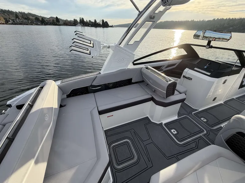 Slide: The Image of Cobalt R6 Surf 2026 - 11