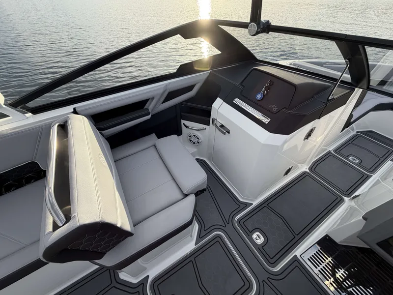 Slide: The Image of Cobalt R6 Surf 2026 - 15