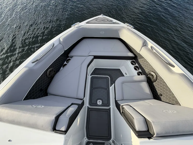 Slide: The Image of Cobalt R6 Surf 2026 - 20