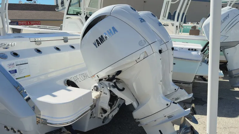 Slide: The Image of Robalo R270 CC 2024 - 11