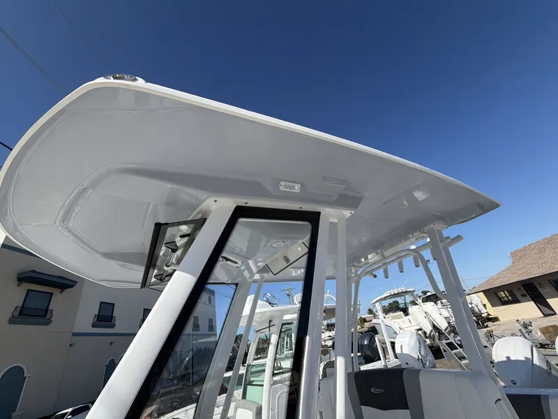 Slide: The Image of Robalo R270 CC 2024 - 12