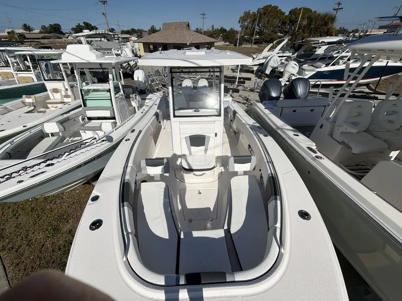 Slide: The Image of Robalo R270 CC 2024 - 13