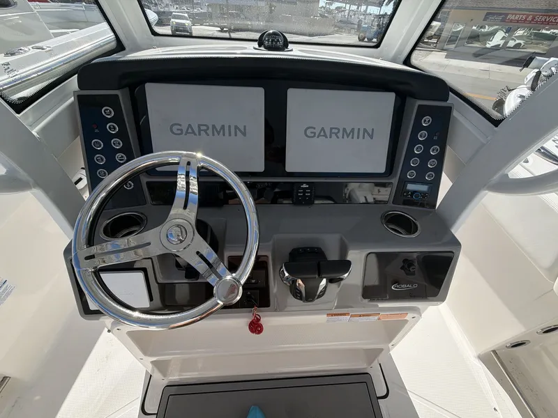 Slide: The Image of Robalo R270 CC 2024 - 15