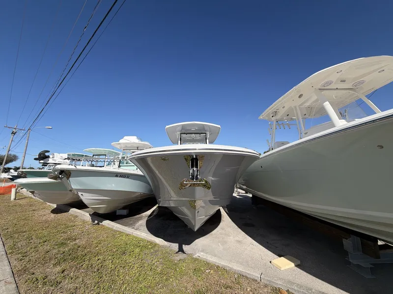 Slide: The Image of Robalo R270 CC 2024 - 3