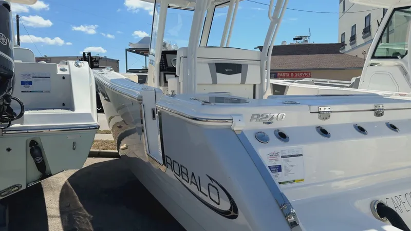 Slide: The Image of Robalo R270 CC 2024 - 8