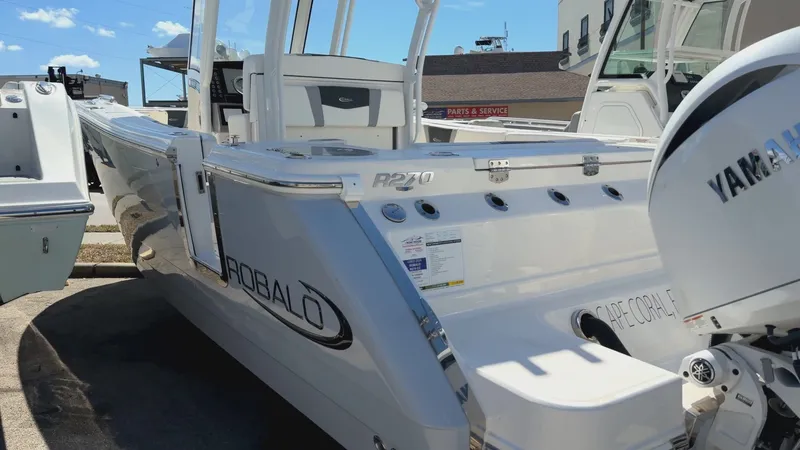 Slide: The Image of Robalo R270 CC 2024 - 9