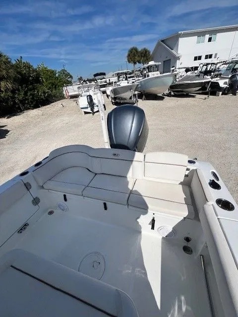 Slide: The Image of Sea Hunt Ultra 239 SE 2021 - 10