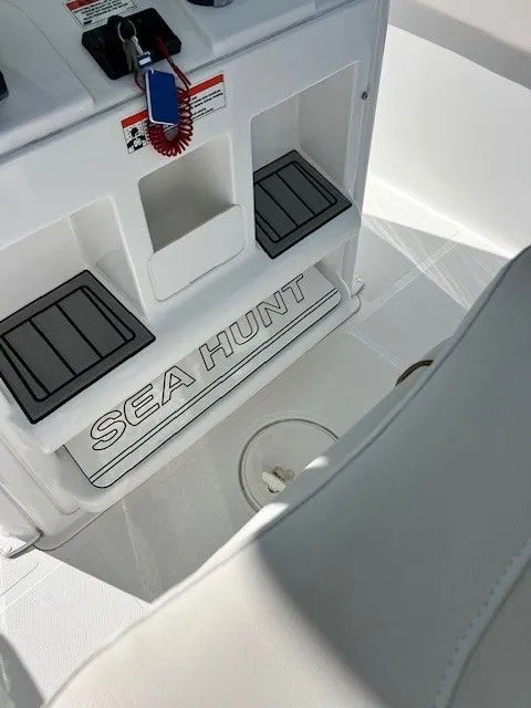 Slide: The Image of Sea Hunt Ultra 239 SE 2021 - 11