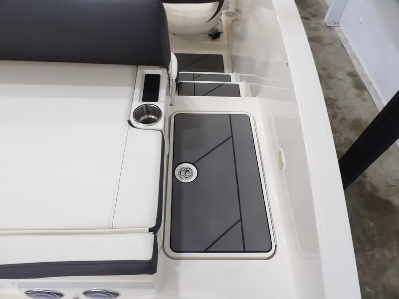 Slide: The Image of Bayliner DX 2050 2020 - 13