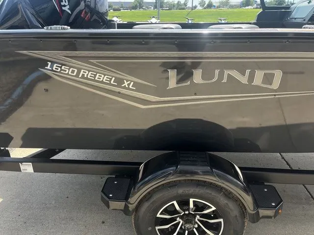 Slide: The Image of Lund 1650 Rebel XL Tiller 2026 - 11