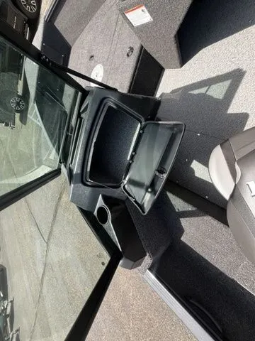 Slide: The Image of Lund 1650 Rebel XL Tiller 2026 - 15