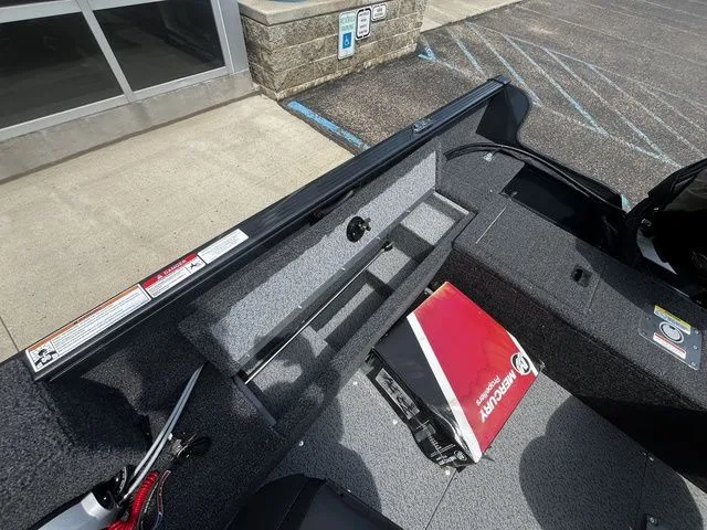 Slide: The Image of Lund 1650 Rebel XL Tiller 2026 - 18