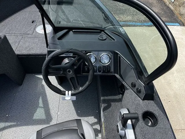 Slide: The Image of Lund 1650 Rebel XL Tiller 2026 - 19