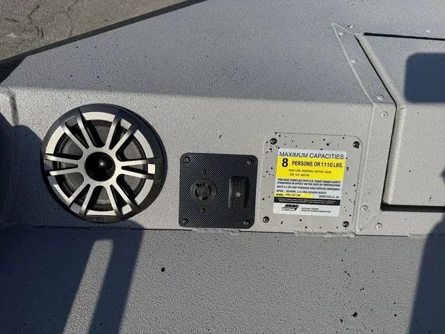 Slide: The Image of SeaArk Pro Cat 240 2026 - 10