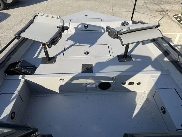 Slide: The Image of SeaArk Pro Cat 240 2026 - 11