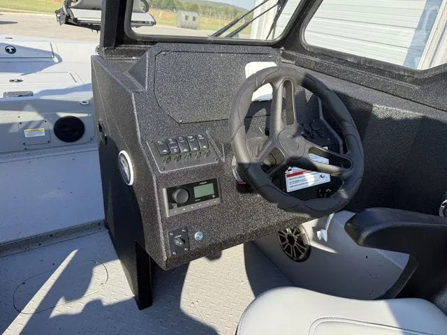 Slide: The Image of SeaArk Pro Cat 240 2026 - 14