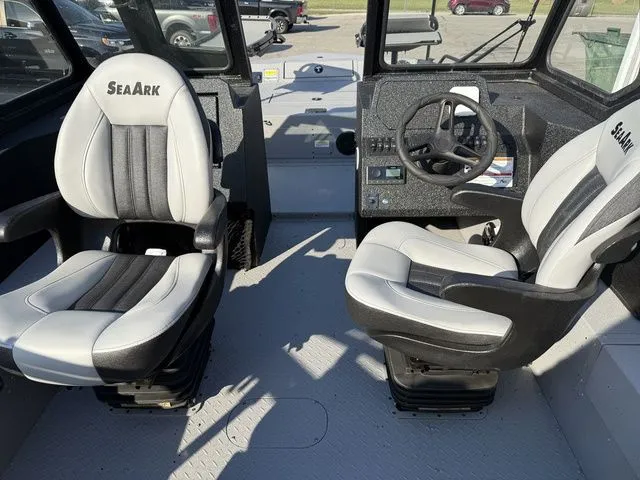 Slide: The Image of SeaArk Pro Cat 240 2026 - 16
