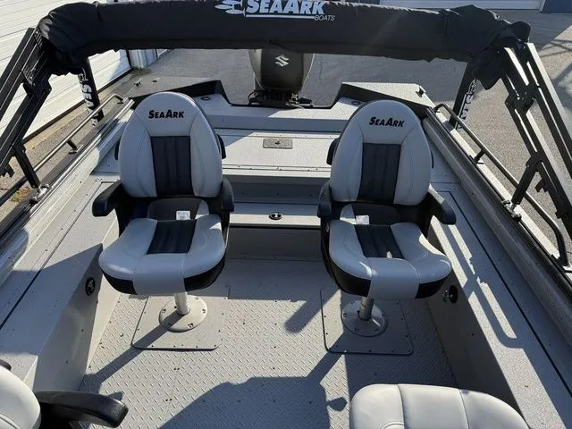 Slide: The Image of SeaArk Pro Cat 240 2026 - 17