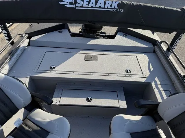 Slide: The Image of SeaArk Pro Cat 240 2026 - 18