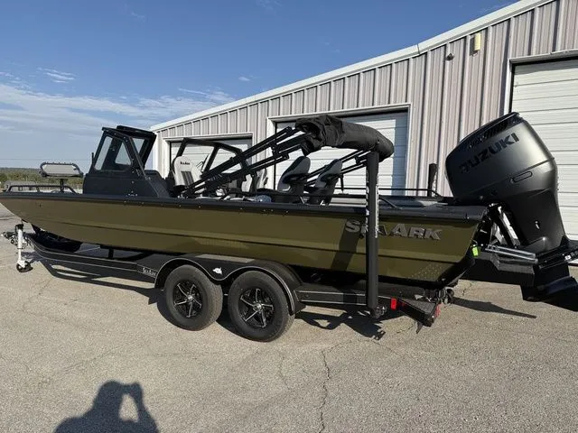 Slide: The Image of SeaArk Pro Cat 240 2026 - 3