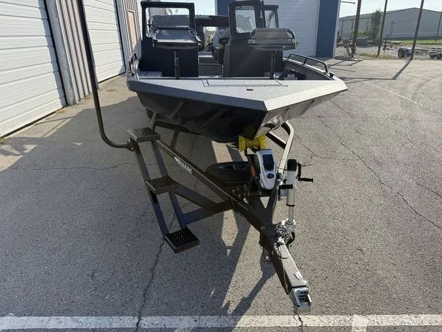 Slide: The Image of SeaArk Pro Cat 240 2026 - 7