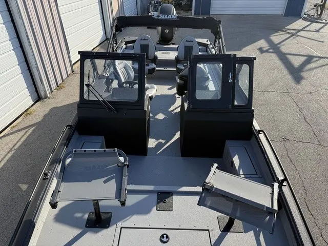 Slide: The Image of SeaArk Pro Cat 240 2026 - 8