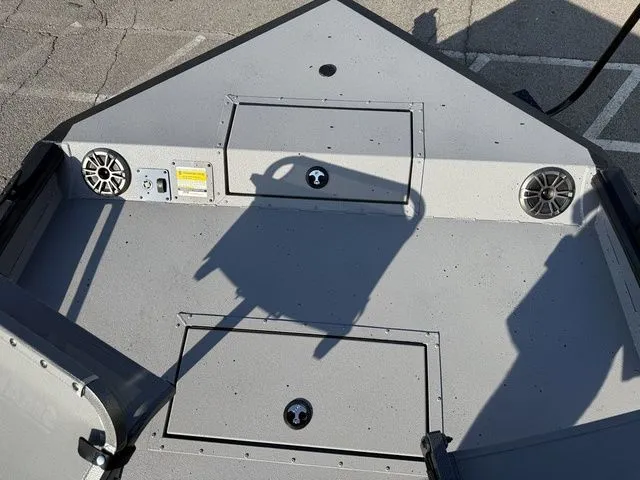 Slide: The Image of SeaArk Pro Cat 240 2026 - 9