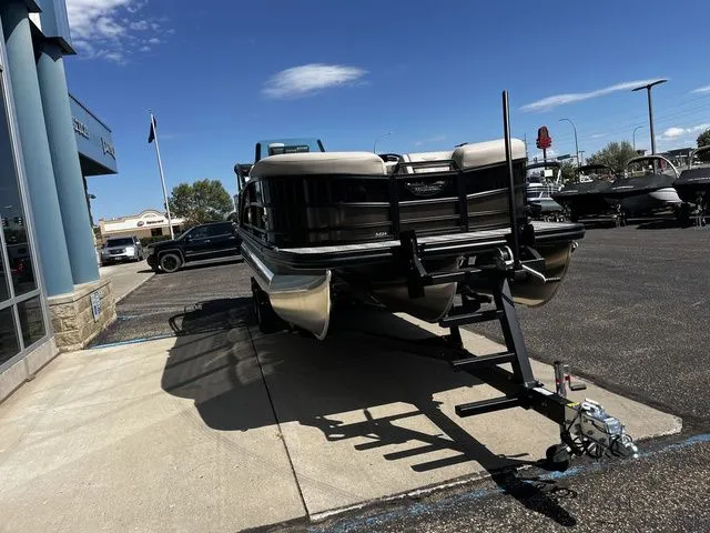 Slide: The Image of Bennington 24MS Fish and Cruise TriToon Pontoon 2026 - 10