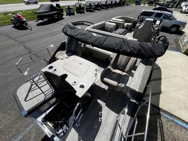 Slide: The Image of Bennington 24MS Fish and Cruise TriToon Pontoon 2026 - 16