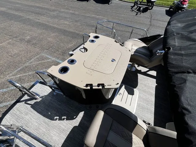 Slide: The Image of Bennington 24MS Fish and Cruise TriToon Pontoon 2026 - 18