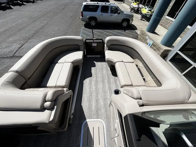 Slide: The Image of Bennington 24MS Fish and Cruise TriToon Pontoon 2026 - 20