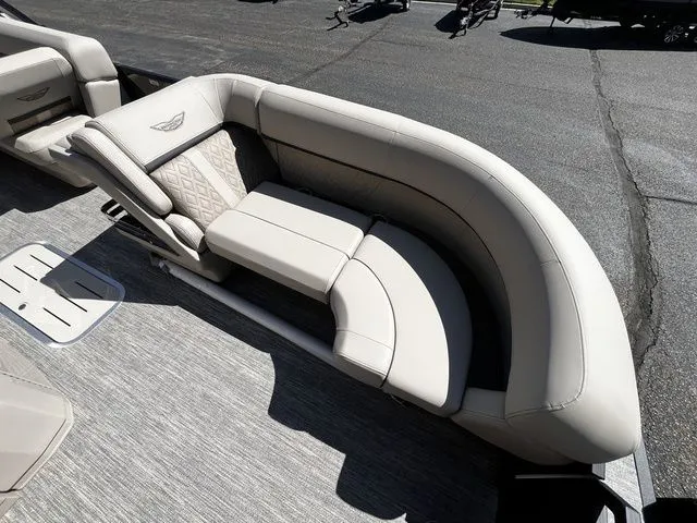 Slide: The Image of Bennington 24MS Fish and Cruise TriToon Pontoon 2026 - 21