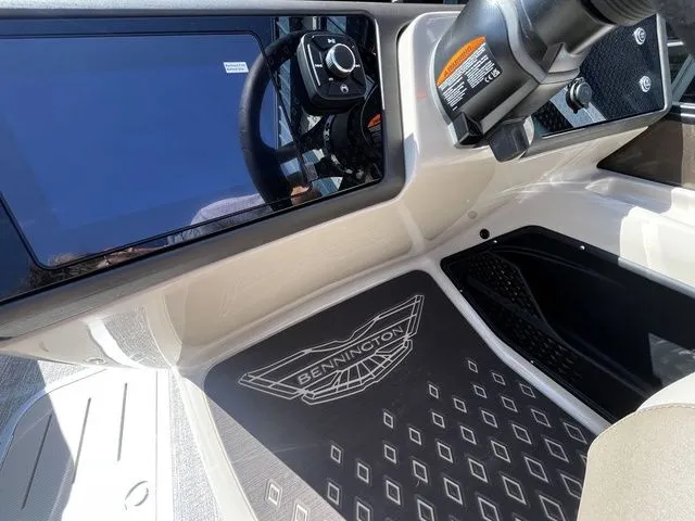 Slide: The Image of Bennington 24MS Fish and Cruise TriToon Pontoon 2026 - 27