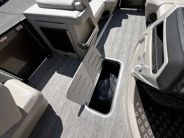 Slide: The Image of Bennington 24MS Fish and Cruise TriToon Pontoon 2026 - 28