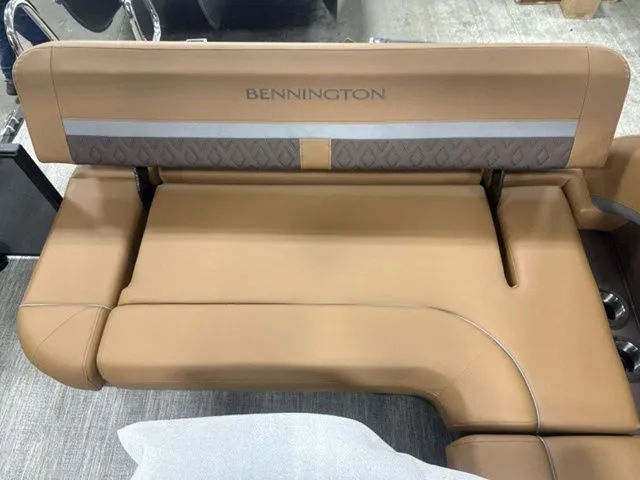 Slide: The Image of Bennington 22ML Tri Toon Pontoon 2026 - 13