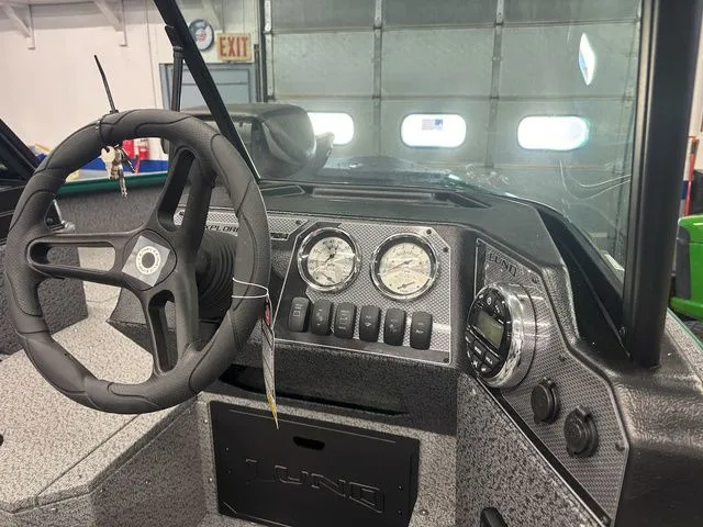 Slide: The Image of Lund 1800 Explorer Sport 2026 - 5