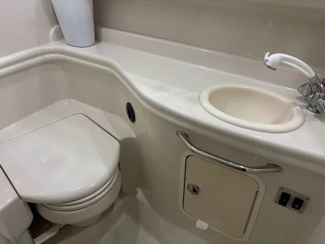 Slide: The Image of Sea Ray Sundancer 320 2006 - 28